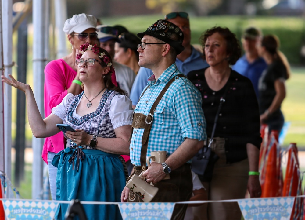 Imagem relacionada à notícia: Fort Knox FMWR se preparando para Oktoberfest em setembro. 25