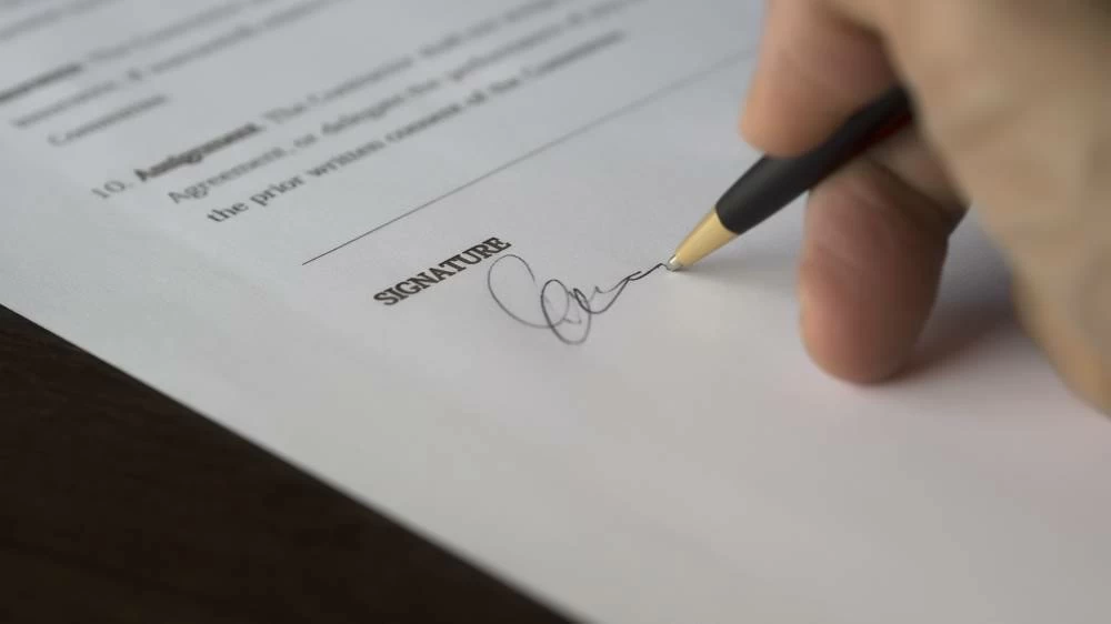 Know your rights as per the UAE Labour Law and look at the details of your contractual agreement, to ensure you receive all your dues as you leave a job. Photo credit: Pexels