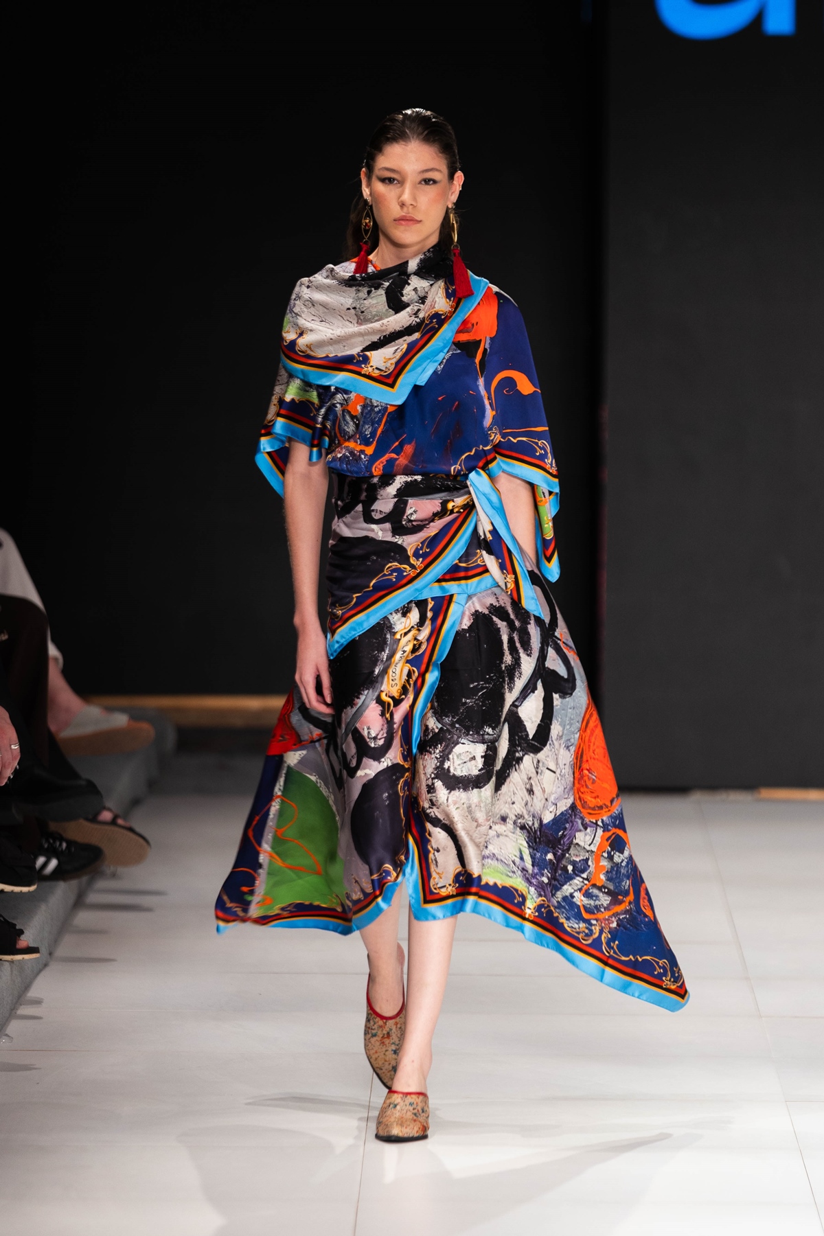 Almacor expressa moda e arte com propósito no Metrópoles Catwalk