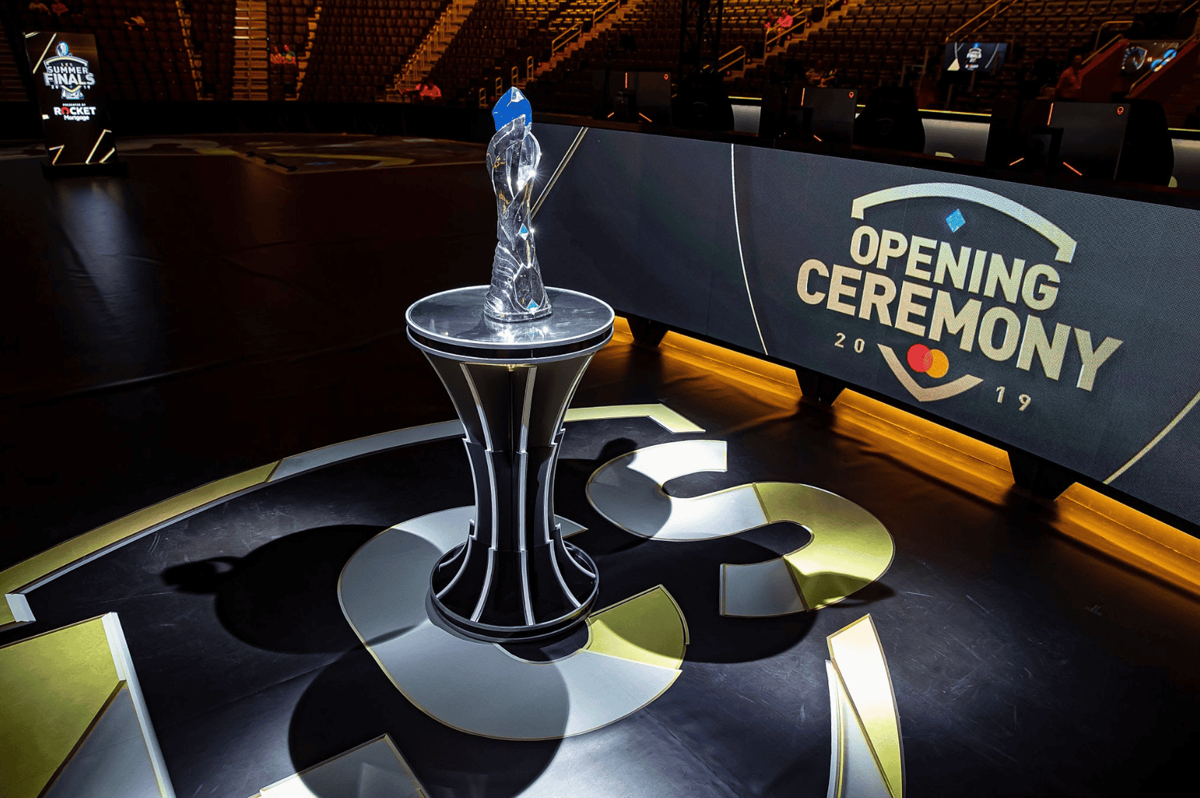 O troféu da LCS e o desafio do engajamento. Imagem: Getty Images.es./ Divulgação