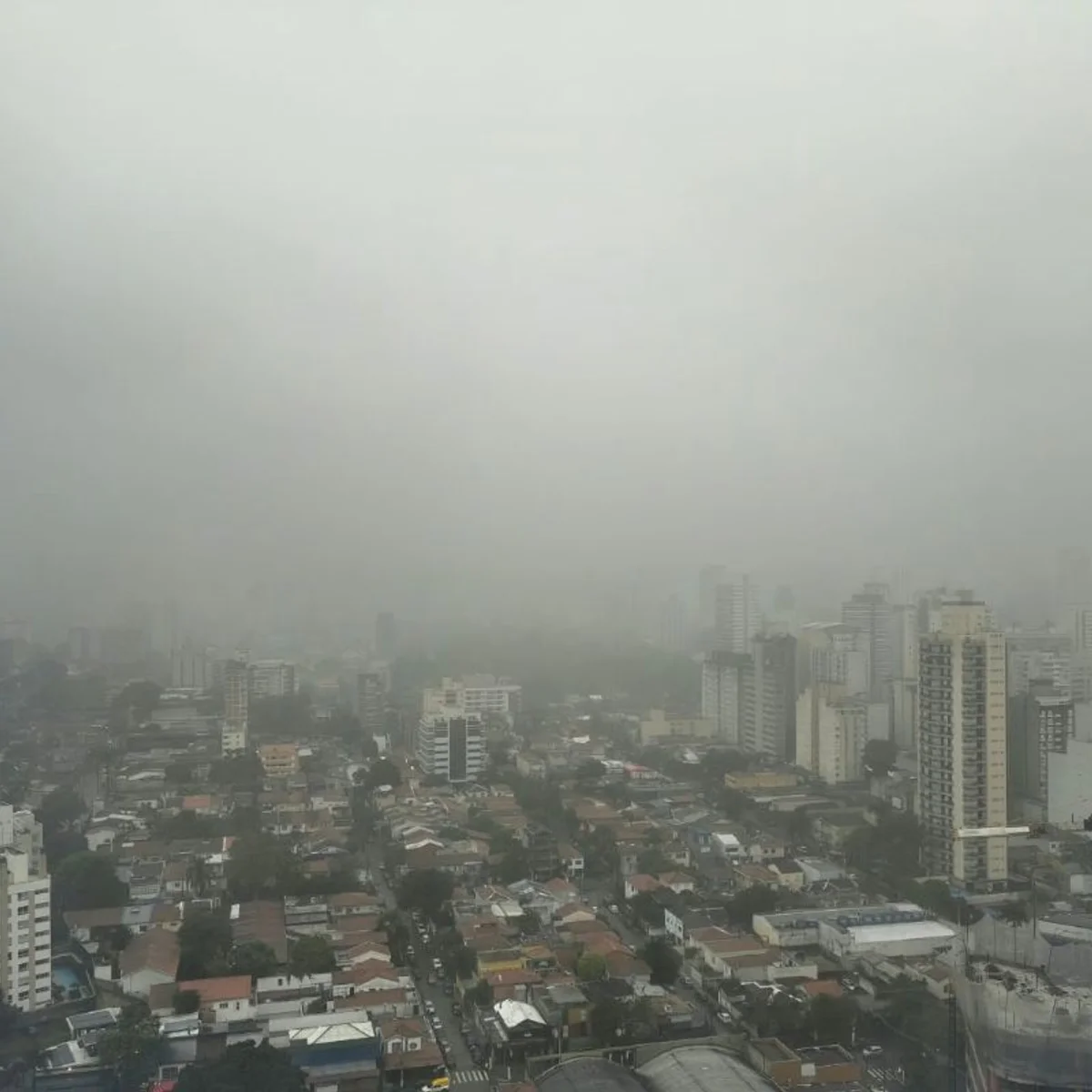 Dia vira noite e cidade de SP entra em estado de atenção para alagamentos