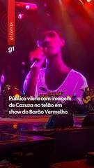 Público vibra com imagem de Cazuza no telão durante show do Barão Vermelho