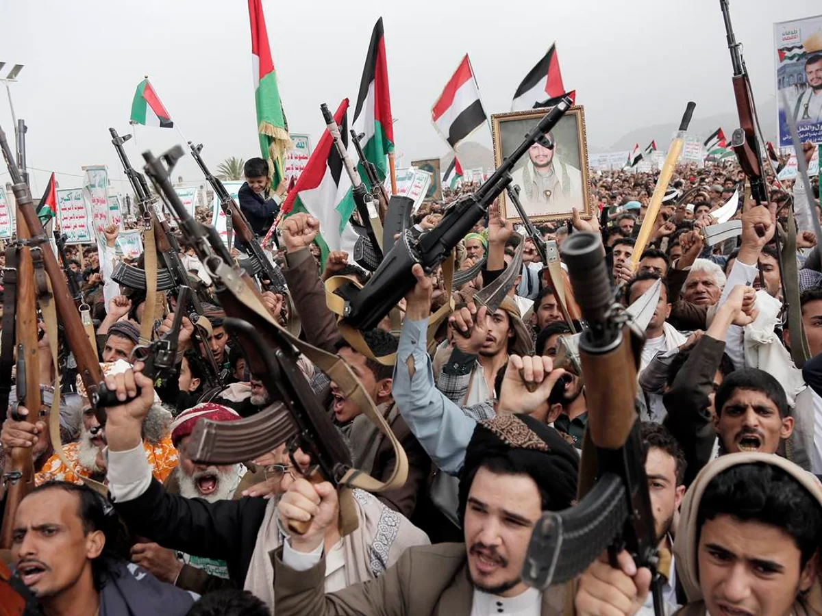 Houthis tomam controle de cidade portuária estratégica do Iêmen