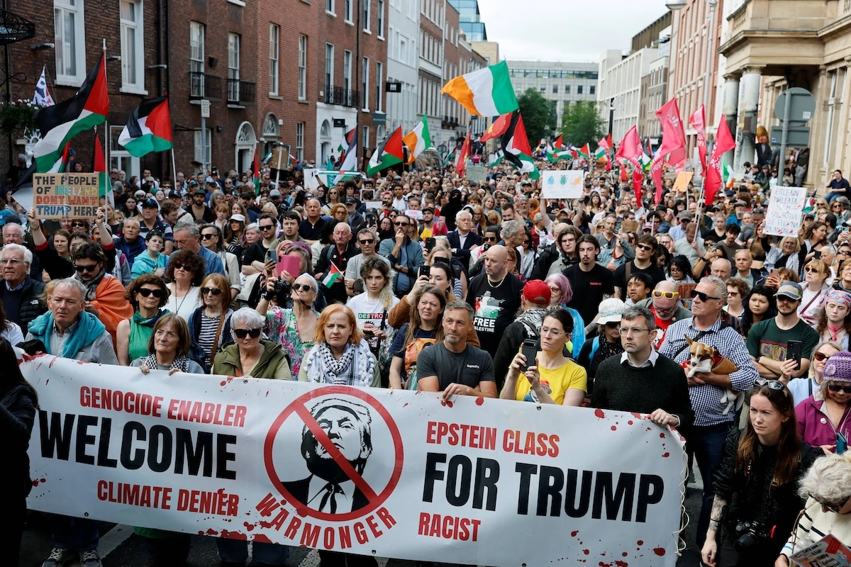 Milhares protestam visita de Trump à Irlanda