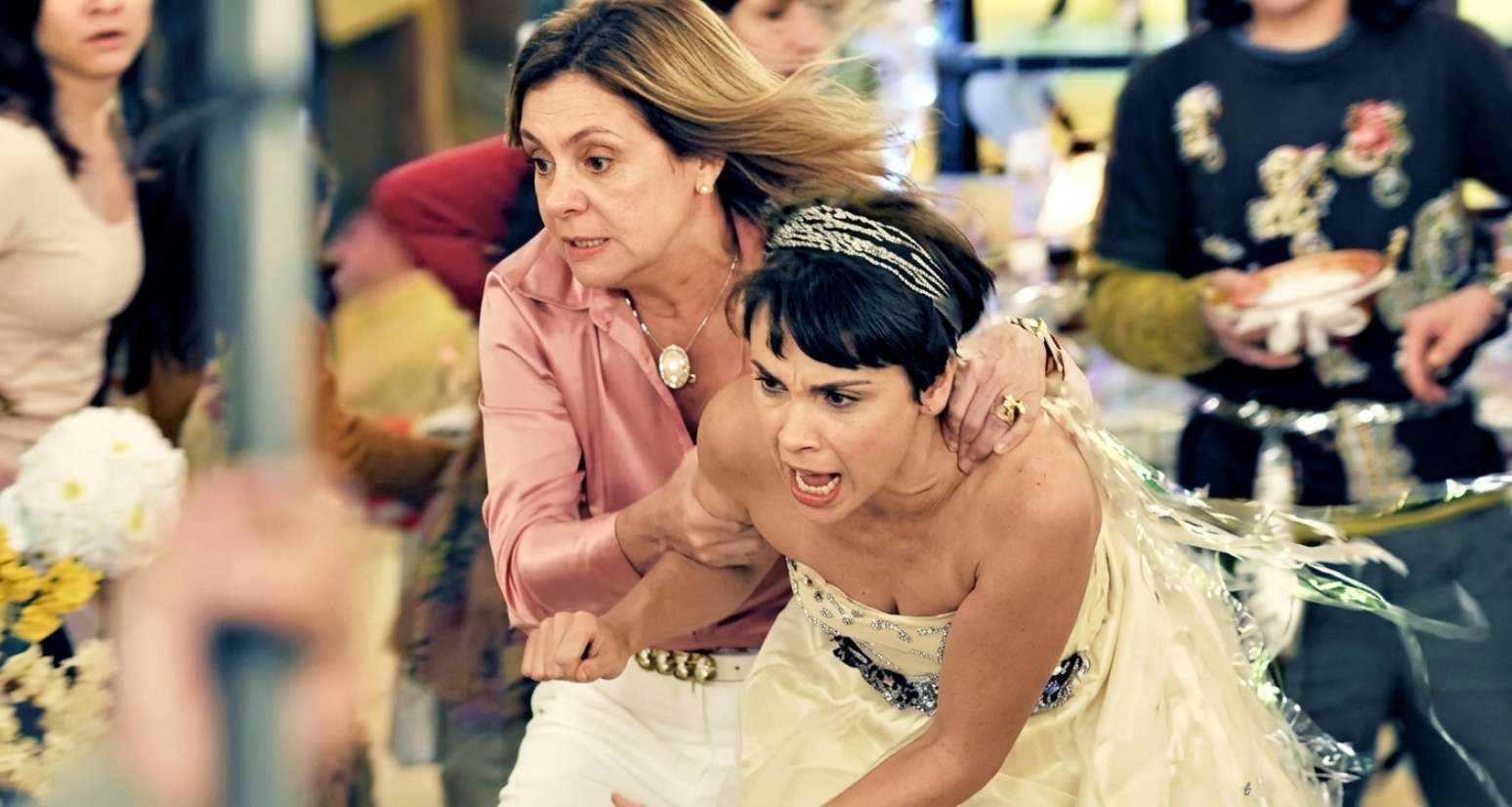 Grande propulsor de 'Avenida Brasil' em 2012, o duelo entre Carminha (Adriana Esteves) e Nina/Rita (D&eacute;bora Falabella) n&atilde;o existir&aacute; na continua&ccedil;&atilde;o da novela