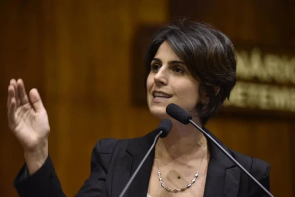 ONG de Manuela D’Ávila fez podcast pago por emenda a R$ 20 mil o episódio