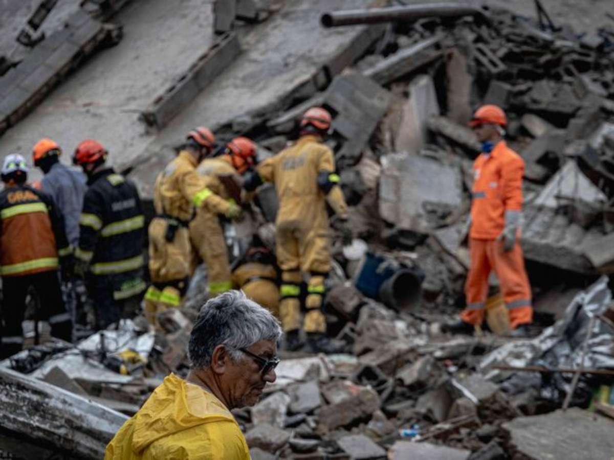 Sobe para 5 número de mortos após prédio em construção desabar sobre casa em SP