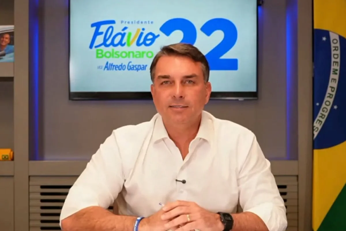 Campanha de Flávio vê “zero erros” e atribui avanço a cenário favorável