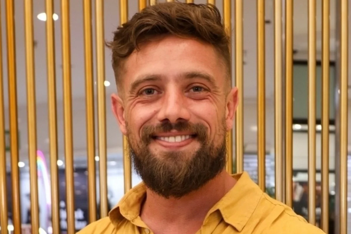 Rafael Cardoso impressiona com shape após deixar reabilitação. Veja fotos