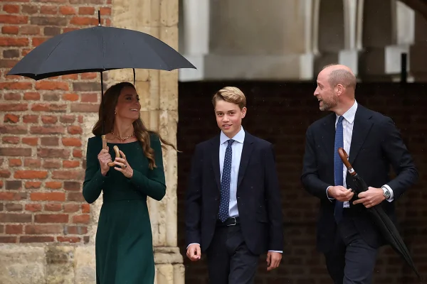 Príncipe George segue os passos do pai e tem 1° dia de aula em Eton College