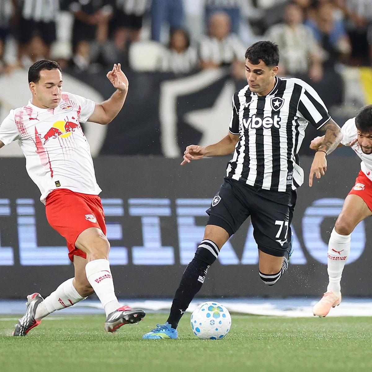Brasileirão: Botafogo e RB Bragantino empatam por 1 x 1 no Nilton Santos