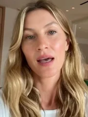 Imagem da matéria: Revelado nome de modelo que colocou vidro em sapato de Gisele Bündchen