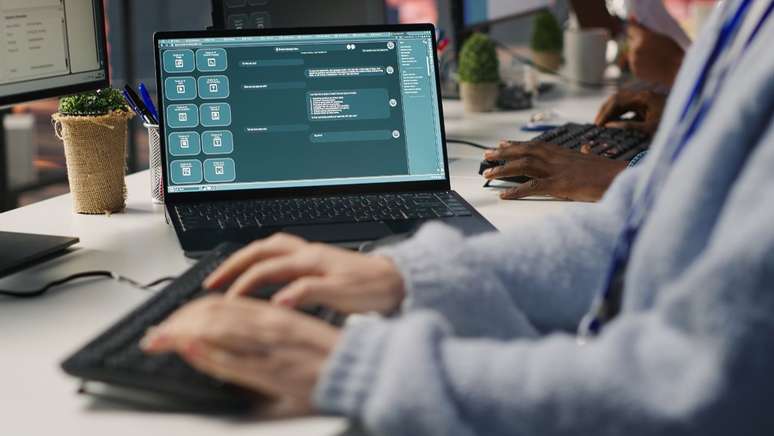 Shadow AI: o que é e como o uso da IA sem controle pode colocar empresas em risco