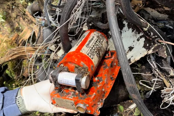 Dona de helicóptero que levava Rick recebe aval para retirar destroços - destaque galeria