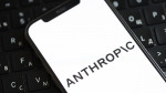 CEO da Anthropic pede freio na IA e alerta que tecnologia pode dominar a internet