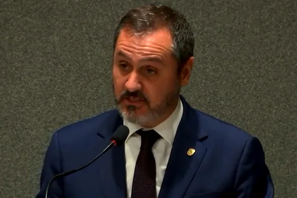 "Atividade policial vilipendiada", diz ministro ao afastar diretor da PF