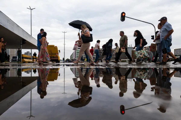 Inmet emite alerta amarelo para risco de tempestade com granizo no DF
