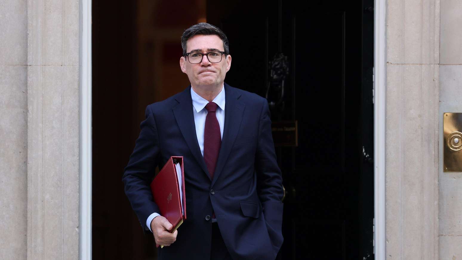 O primeiro-ministro do Reino Unido, Andy Burnham, se reunir&aacute; com os l&iacute;deres das regi&otilde;es descentralizadas no m&ecirc;s que vem