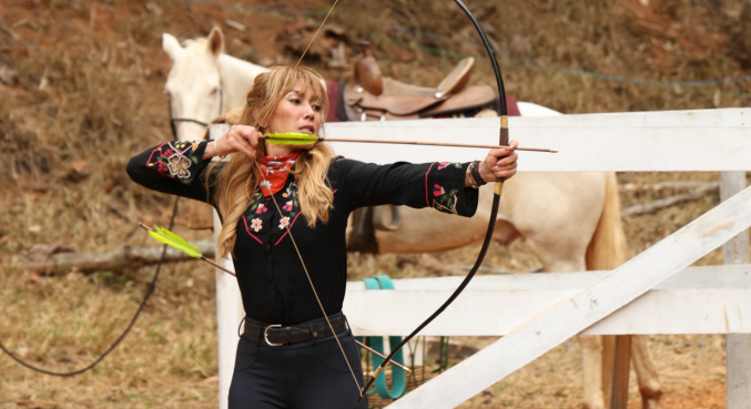 Danni Suzuki faz analogia entre arco, flecha e a vida: ‘Insistir no controle só atrapalha’