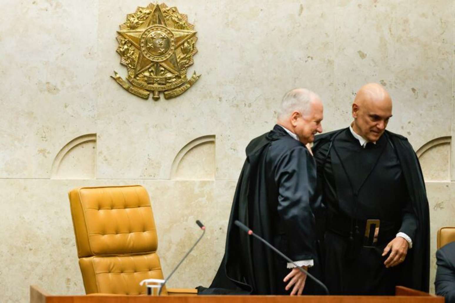 Os ministros Edson Fachin e Alexandre de Moraes no plen&aacute;rio do Supremo Tribunal Federal.