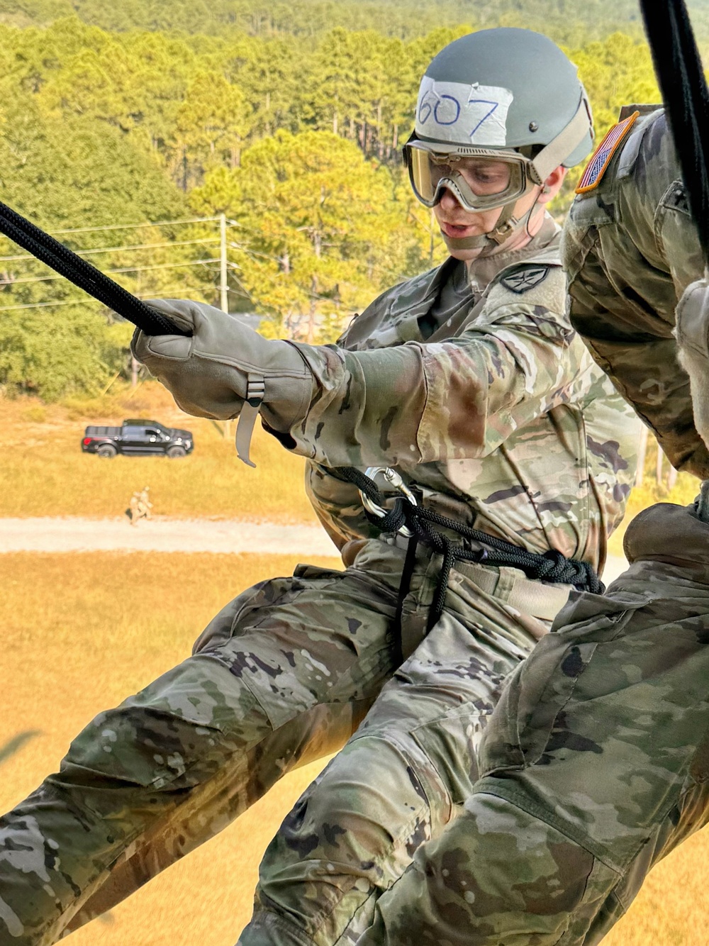 Imagem relacionada à notícia: Agressão aérea! Soldados do Forte Rucker completam o Exército 10 dias mais difíceis