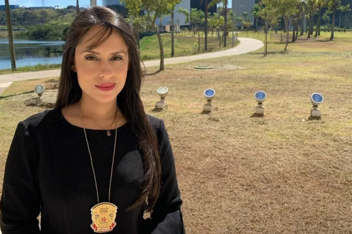 Ana Paula Lamego Balbino teve a licença renovada no dia em que a morte do gari completa um ano