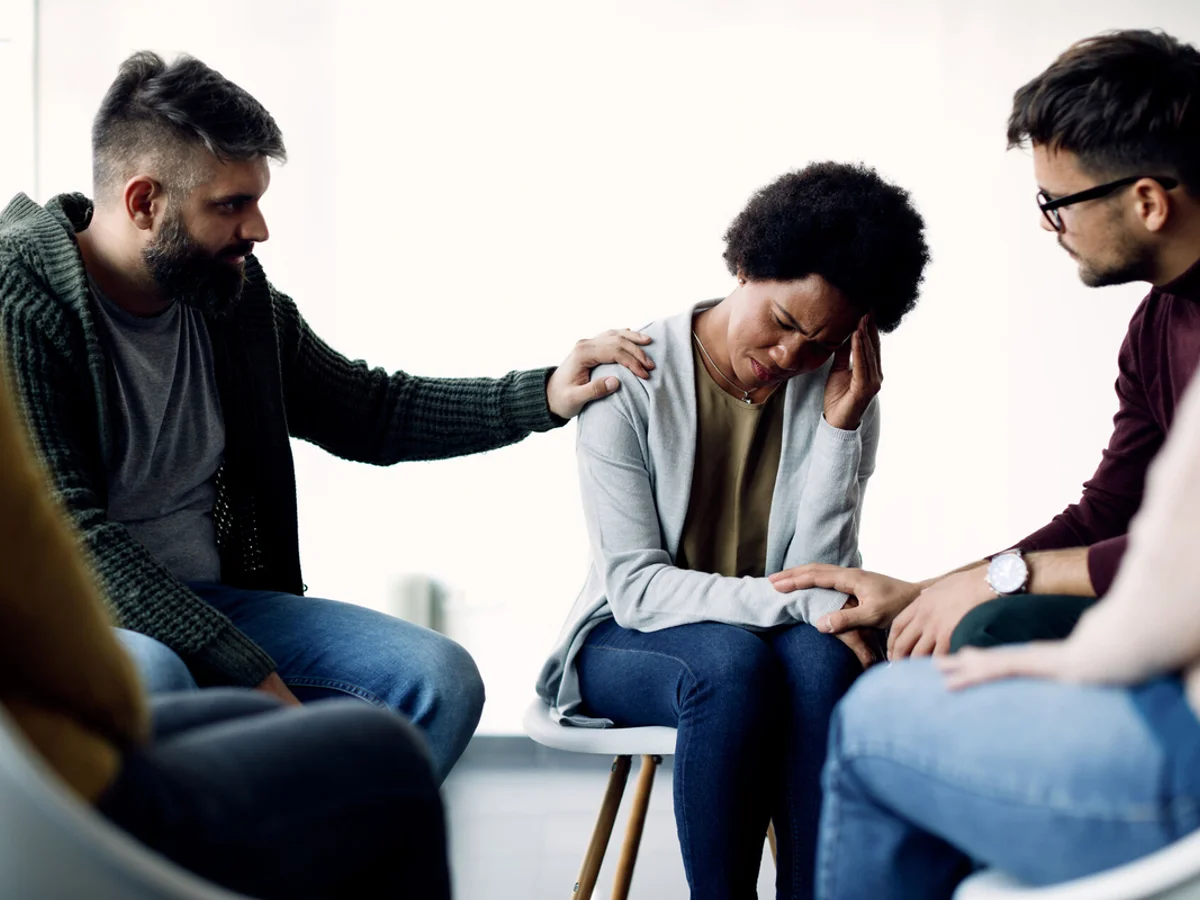 Especialistas ensinam como reconhecer sinais suicidas em cada fase da vida