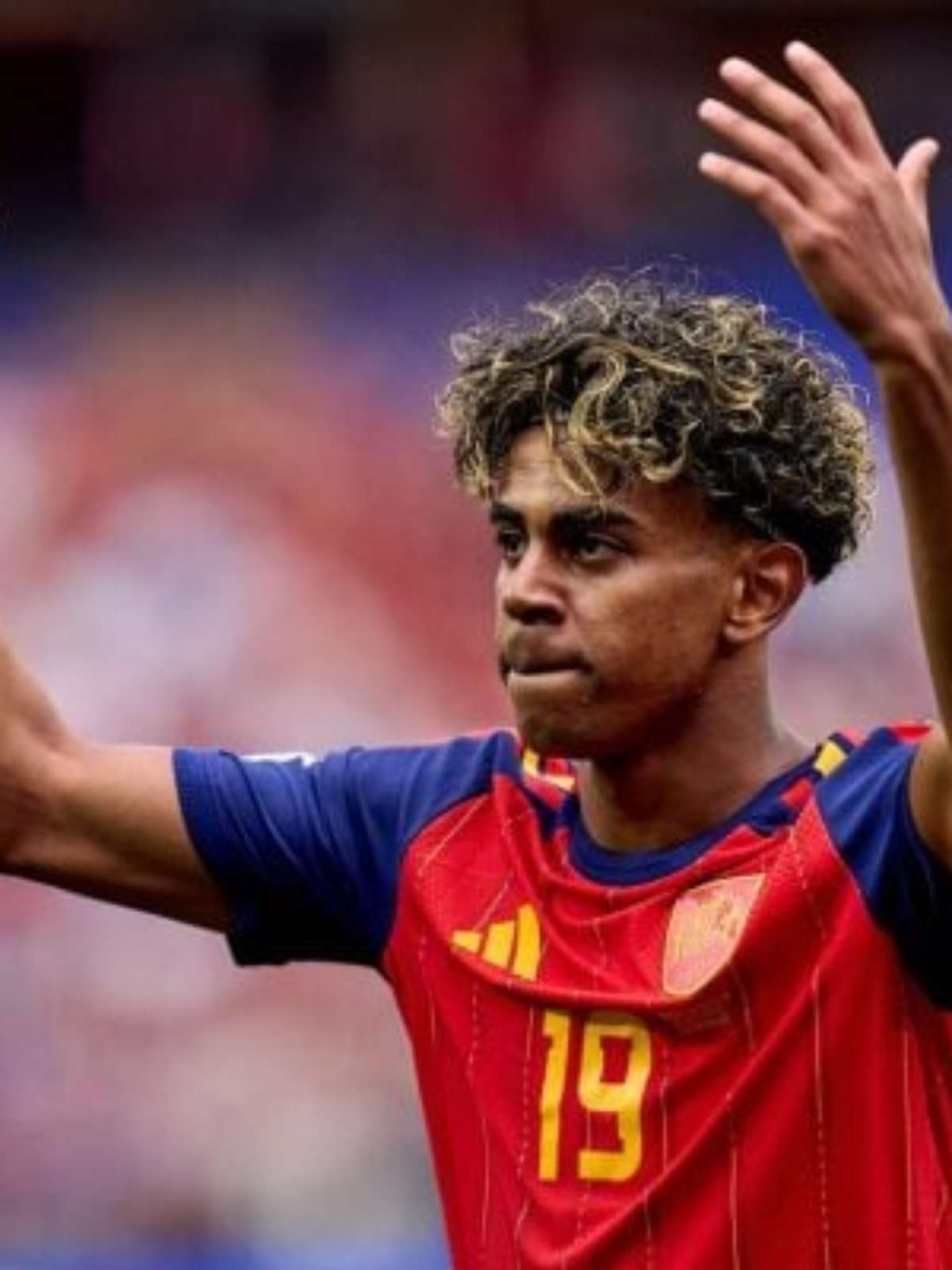 Yamal exalta Mbappé, mas reivindica Bola de Ouro: "Por tudo que ganhei"