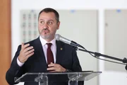 Fux e Kassio antecipam voto, e STF tem maioria para afastamento de Andrei
