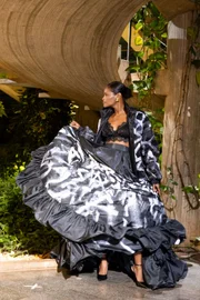 Yasmin Brunet integra o primeiro dia de desfiles do Metrópoles Catwalk