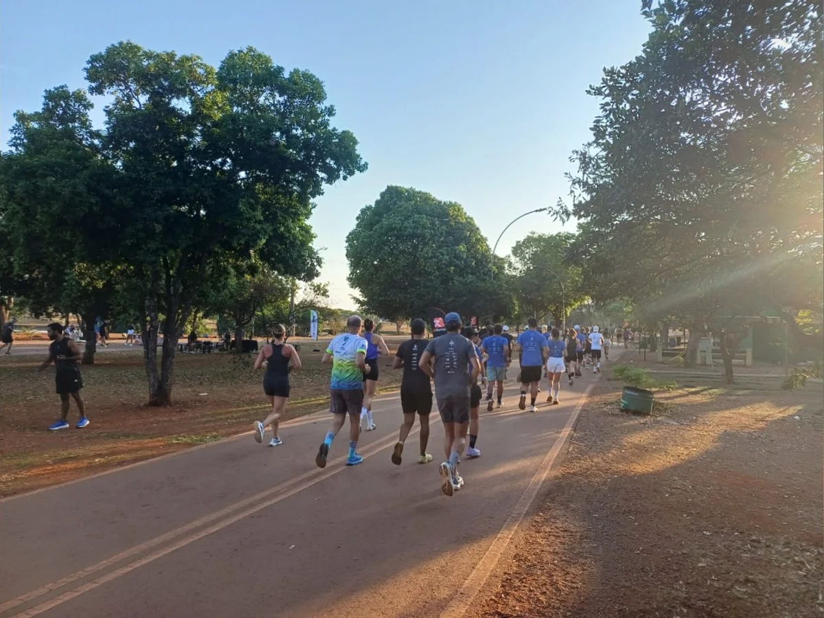 Amigos fazem ato em homenagem a triatleta que morreu no Parque da Cidade