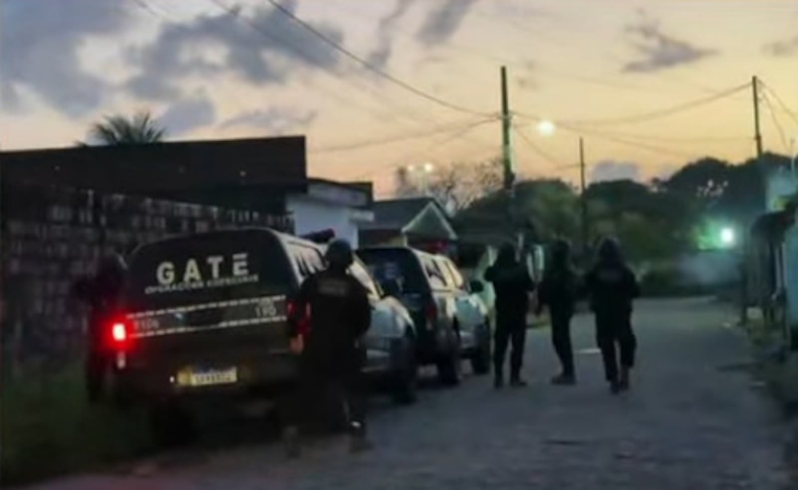Imagem da matéria: Operação cumpre mandados contra suspeitos de homicídios, roubos e tráfico, na Grande João Pessoa