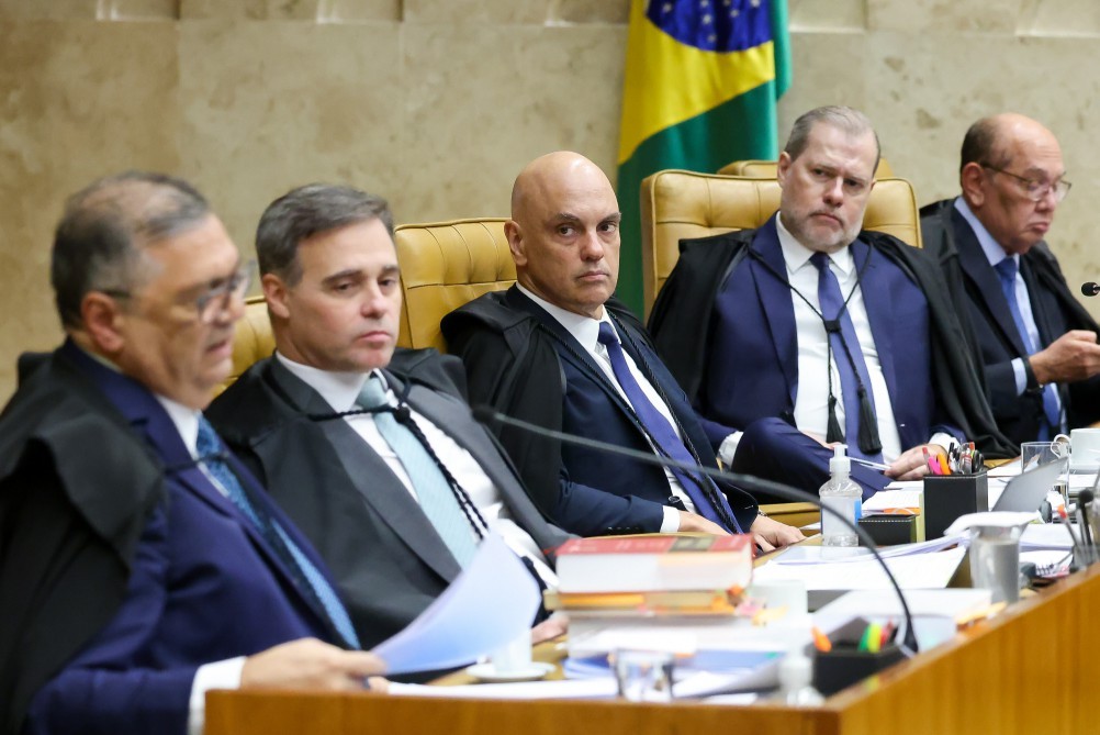 Governo Lula vê ‘presente’ de ministros do STF para Flávio Bolsonaro em julgamento de Moraes