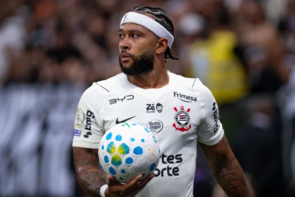 Memphis Depay é titular em Corinthians e Fluminense; veja escalações