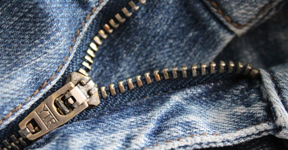 O ziper da sua calça pode ser o vilão da máquina de lavar — Foto: Reprodução/Pexels