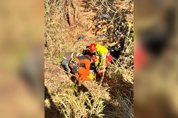 Colisão frontal entre carros deixa dois mortos e dois feridos em MG - destaque galeria
