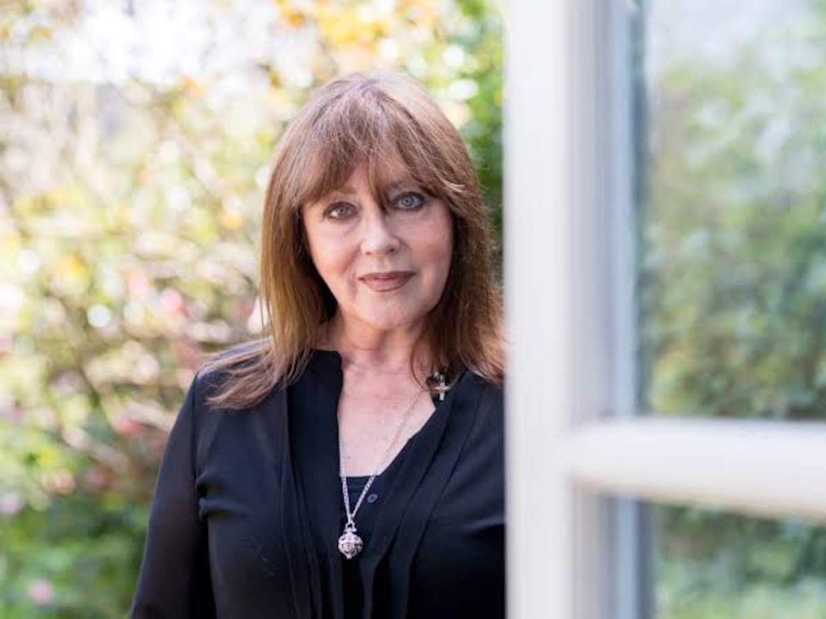 Lesley-Ann Jones, biógrafa de Freddie Mercury, cancela participação na Bienal do Livro 2026
