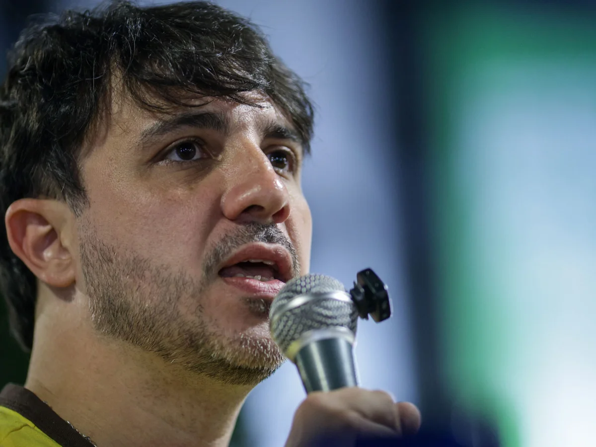 “Não é normal terem medo de mim, especialmente o Flávio”, diz Renan Santos