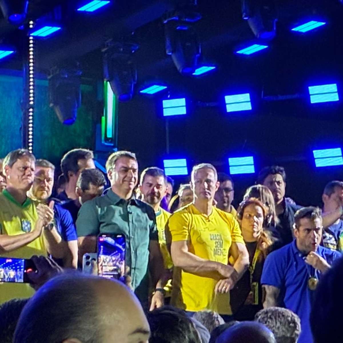 'Eu abro meu sigilo de telefone se o Marcola abrir o dele', diz Flávio Bolsonaro sobre desafio de Lula