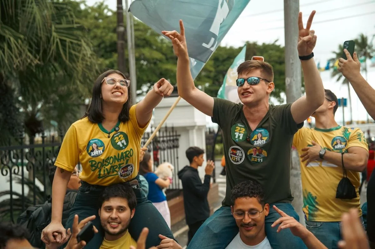 Imagem colorida mostra Lucas Pavanato, candidato que criticou funk e usou gênero em jingle. Metrópoles