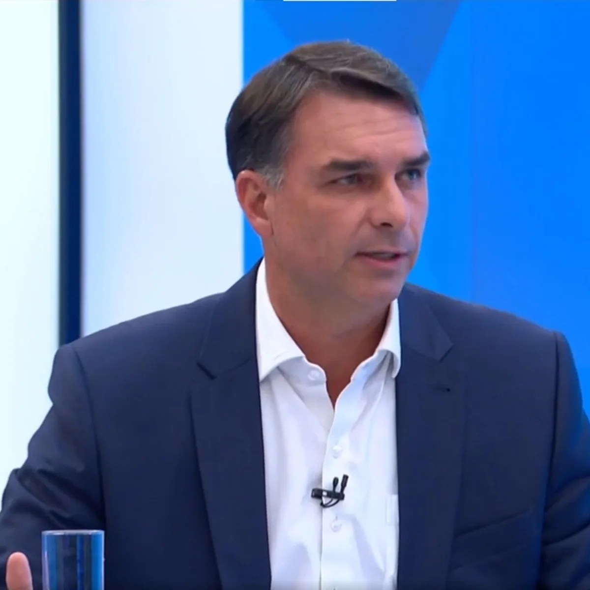 Flávio promete que não vai reverter fim da escala 6x1 se for eleito