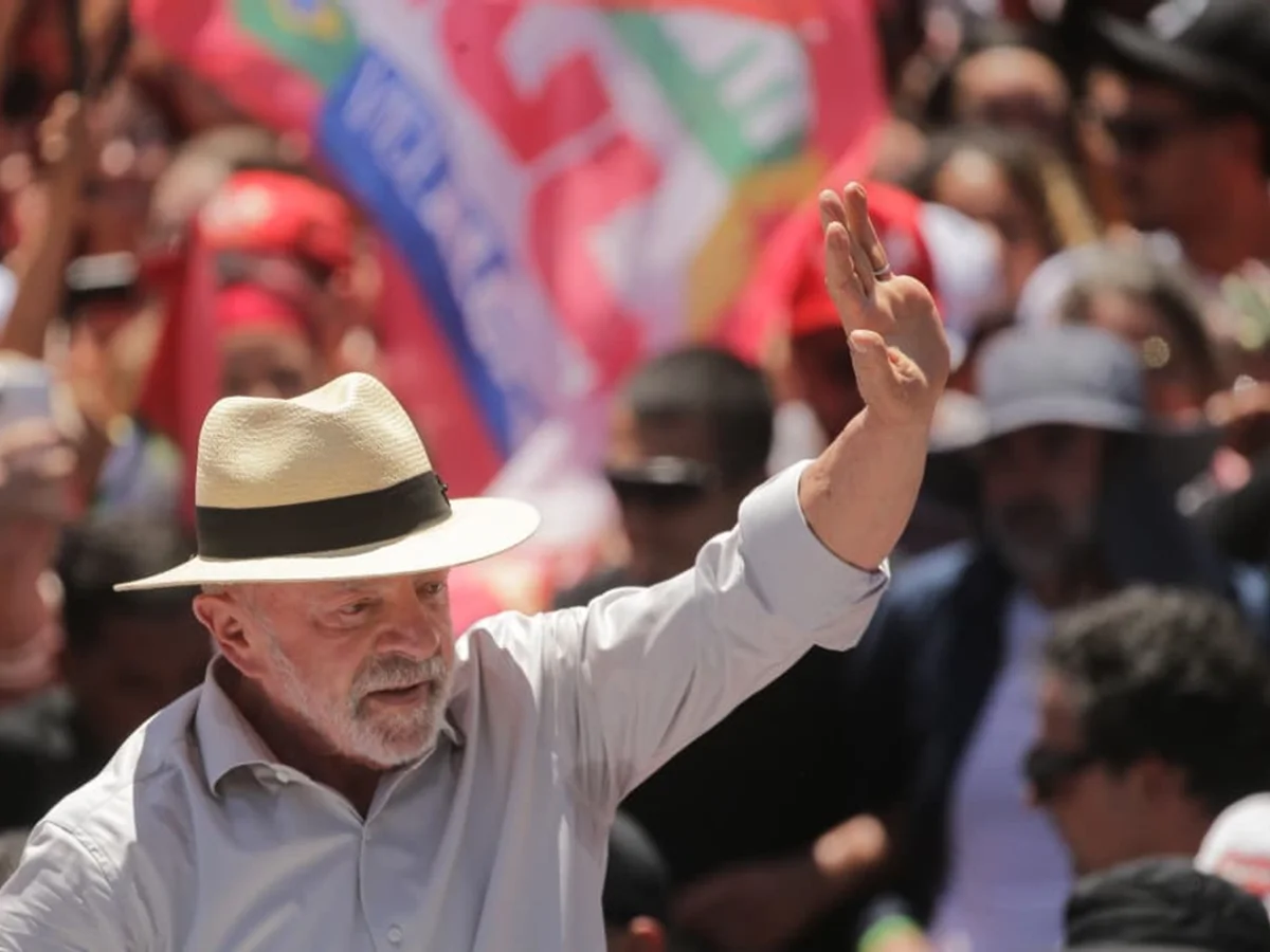 Em dia de anúncio pró-Flávio, 10 diretórios do MDB declaram apoio a Lula