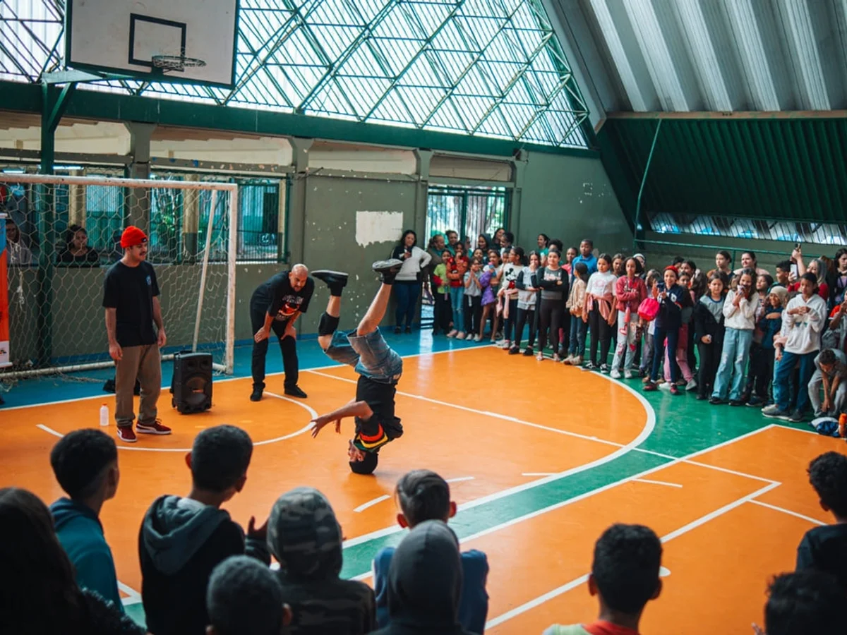 Escolas no Entorno do DF recebem espetáculo e oficina gratuita de breaking