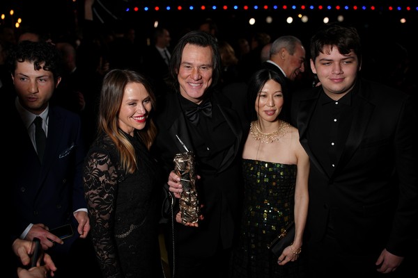 Site revela casamento secreto de Jim Carrey com namorada em cerimônia nos EUA