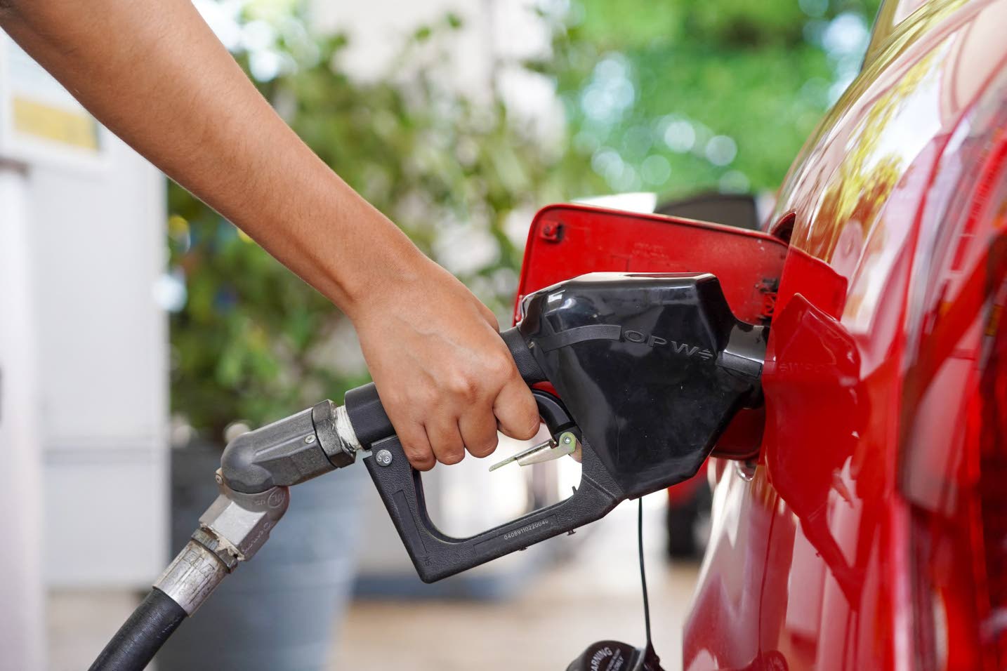 Preços da gasolina caíram US$ 3,06; diesel caiu US$ 10,50