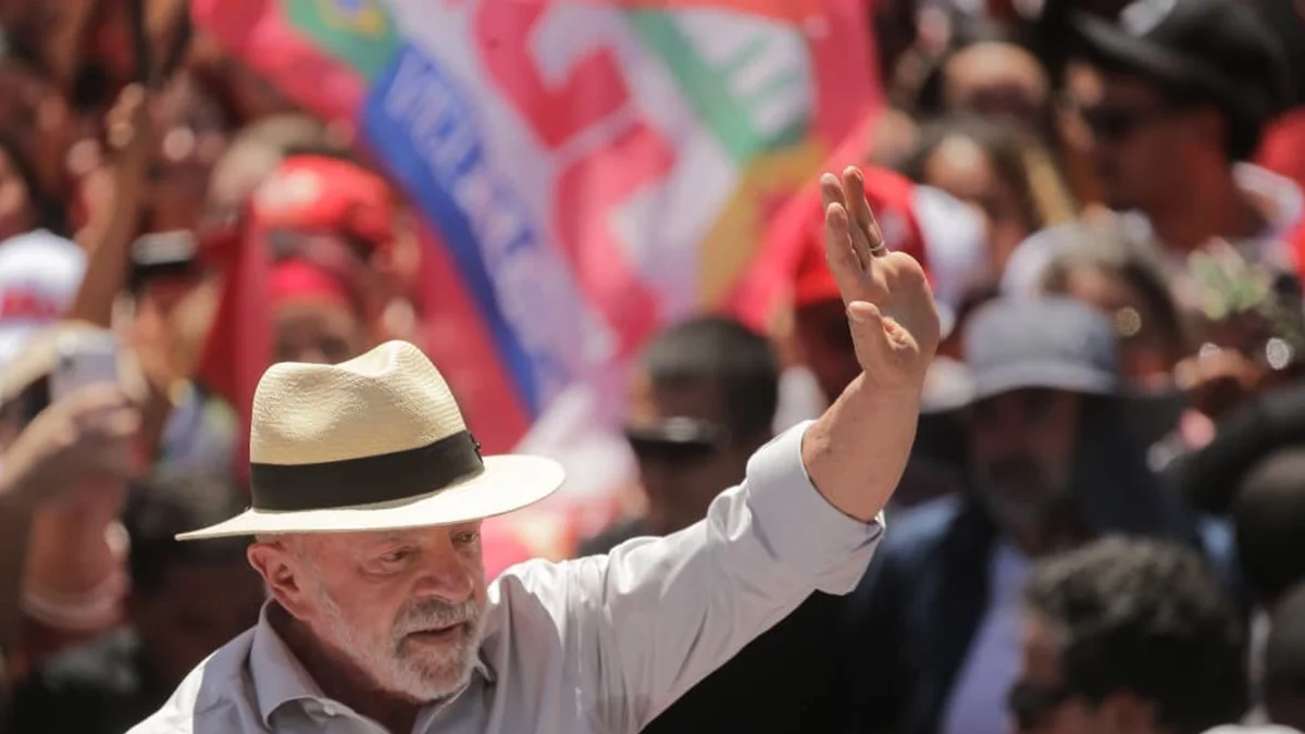 Em dia de anúncio pró-Flávio, 10 diretórios do MDB declaram apoio a Lula