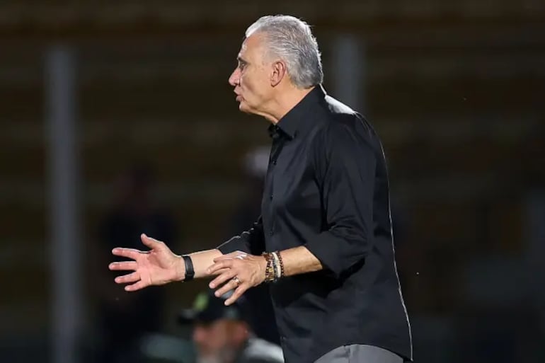 Bastaram cinco partidas. O fracasso no trabalho de Tite divide a direção do Botafogo. Libertadores vai ficando longe. A fácil vitória do fraco Inter assustou