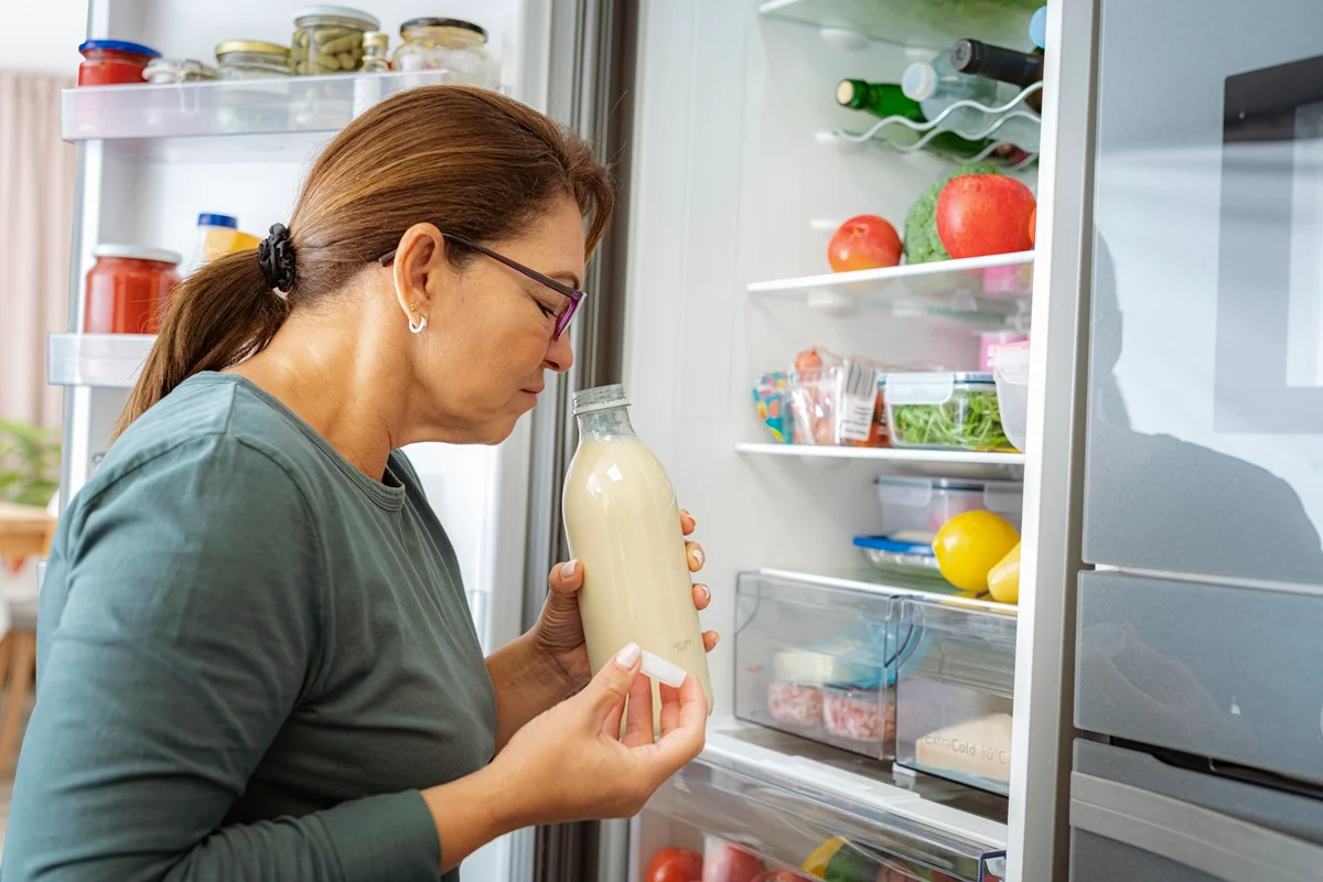 Nutris listam alimentos que não devem ser guardados na porta da geladeira