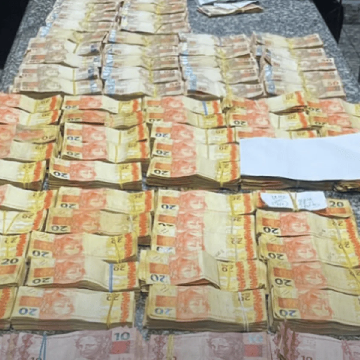 Homem tenta subornar PM e é preso com R$ 248 mil na zona norte de SP