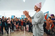 Além do espetáculo, a programação inclui rodas de conversa sobre o empoderamento por meio da arte e oficinas práticas ministradas pelos irmãos e b-boys Cândido Jorge Alves, 41 anos, Diego Alves, 38, e Antônio Alves, 31